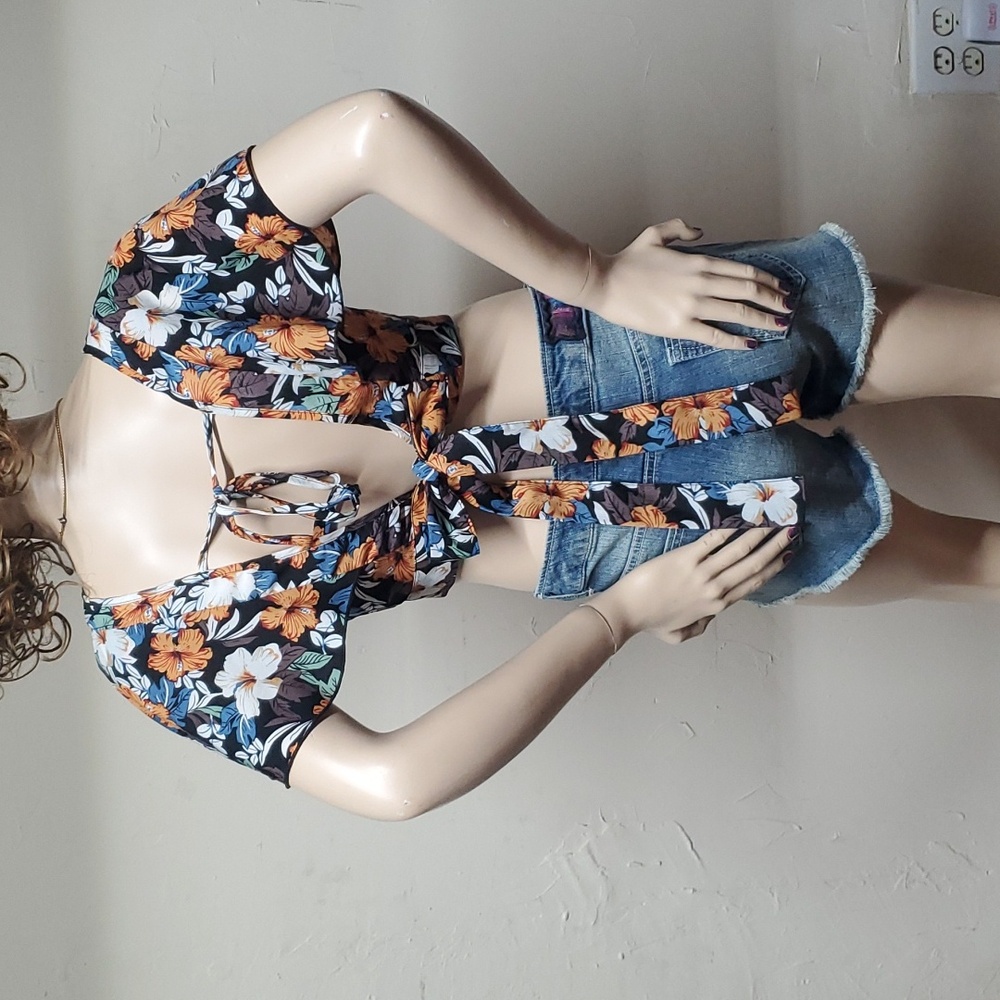 Backless Top - Picture 6 of 7
